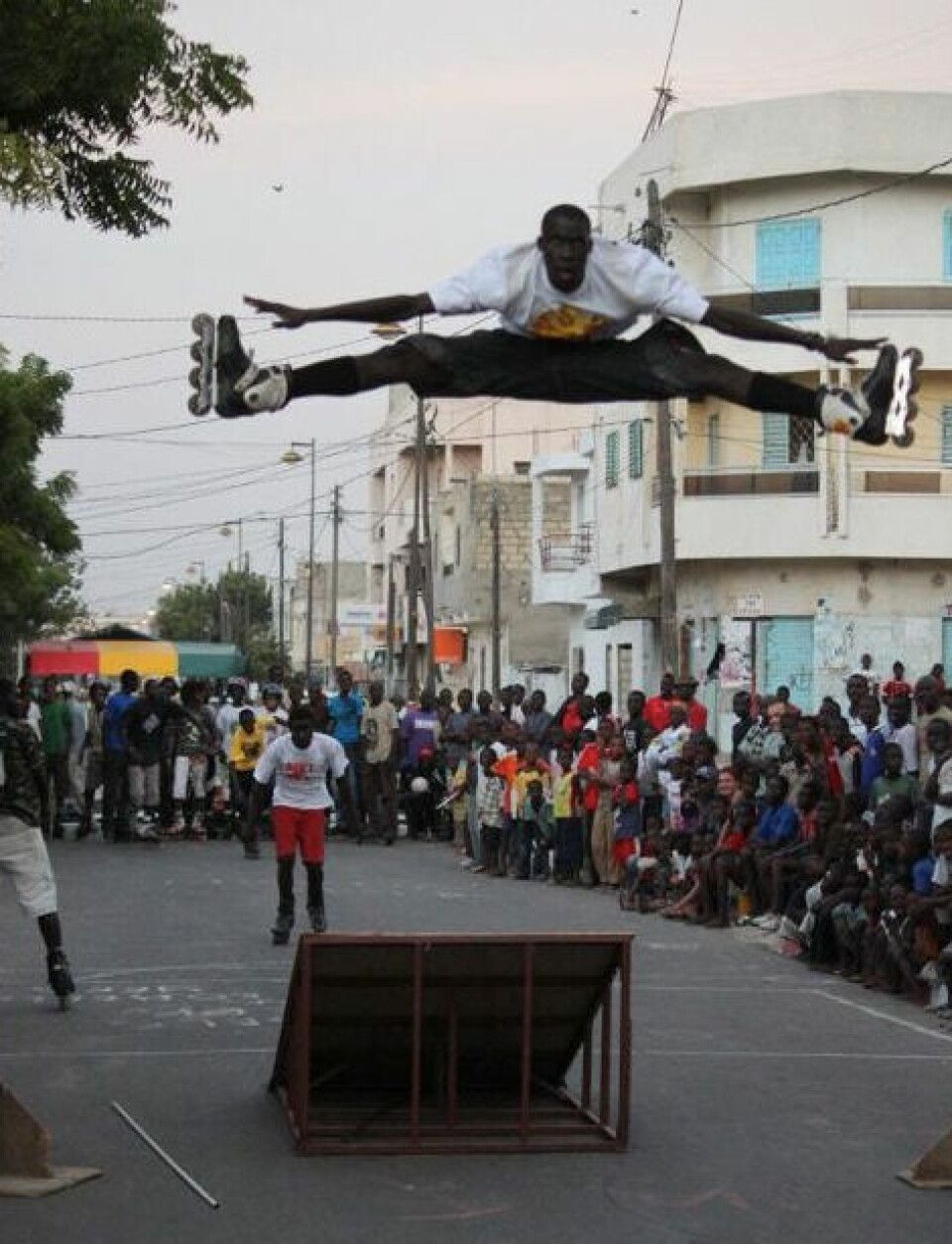 An African Minute: Oli Benet + Senegalese Skaters