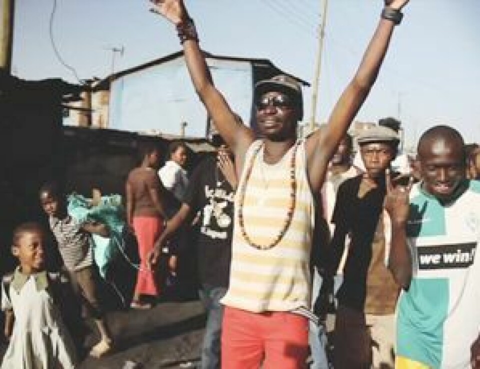 Video: The Very Best 'Yoshua Alikuti' Video: The Very Best 'Yoshua Alikuti'