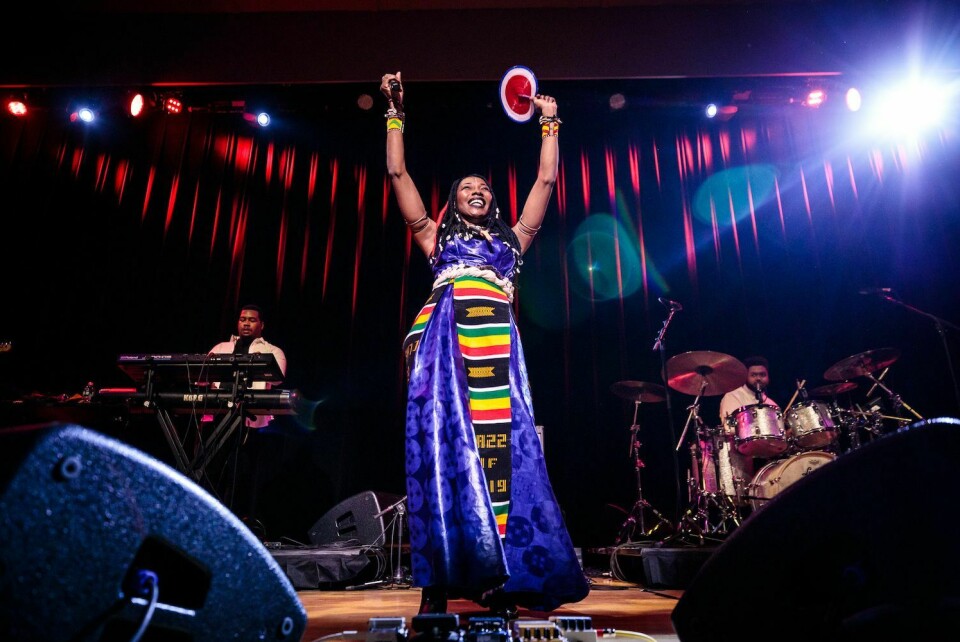 This Is What Fatoumata Diawara's NYC Concert Looked Like This Is What Fatoumata Diawara's NYC Concert Looked Like