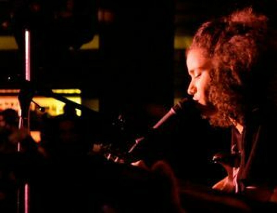 Bare Soul Pt.3: Nneka 'Camouflage' (Live Acoustic) Bare Soul Pt.3: Nneka 'Camouflage' (Live Acoustic)