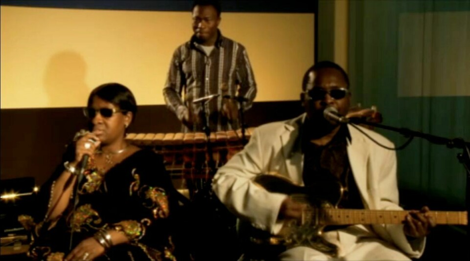 Video: Amadou and Mariam 'Wily Kataso (Live)' Video: Amadou and Mariam 'Wily Kataso (Live)'