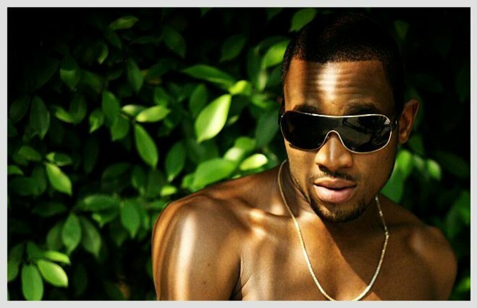 UPDATE: It's Official, D'banj signs w/ Kanye West + G.O.O.D. Music + 'Fall In Love' Video UPDATE: It's Official, D'banj signs w/ Kanye West + G.O.O.D. Music + 'Fall In Love' Video