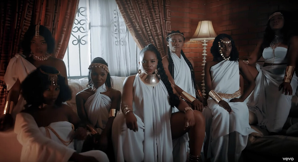 Watch Yemi Alade's New Music Video for 'Shake' Featuring Duncan Mighty Watch Yemi Alade's New Music Video for 'Shake' Featuring Duncan Mighty