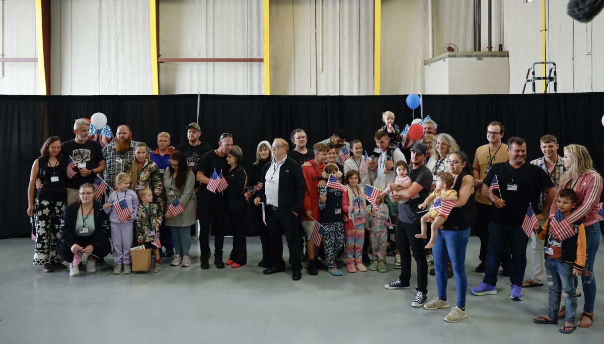 اليوم في أفريقيا – 10 أبريل 2026: تحول اللاجئين في الولايات المتحدة يثير التوترات، ومنح المرحلين الأمريكيين في إيسواتيني حق الوصول إلى المحامين بعد 9 أشهر