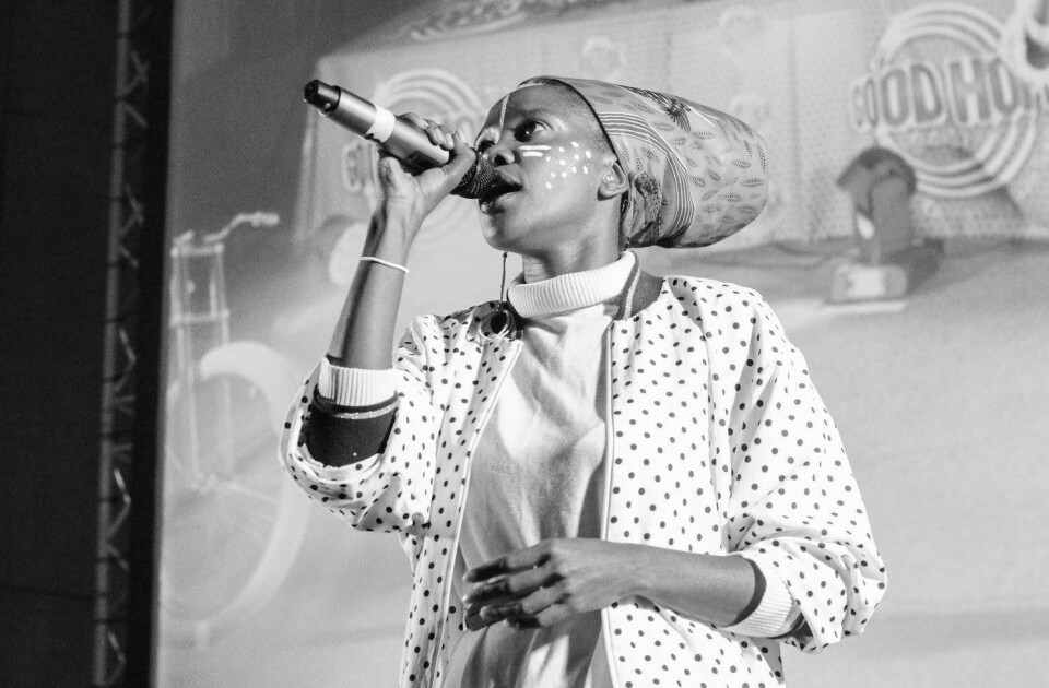 Watch Kanyi Mavi Perform A New Song About Abusive Relationships 'Umsindo' Watch Kanyi Mavi Perform A New Song About Abusive Relationships 'Umsindo'