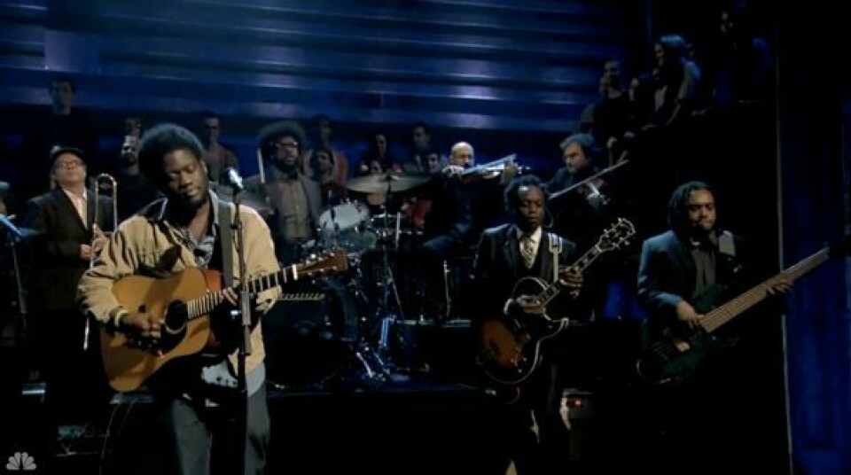 Video: Michael Kiwanuka x The Roots Live on Late Night with Jimmy Fallon Video: Michael Kiwanuka x The Roots Live on Late Night with Jimmy Fallon